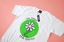 Cargar imagen en el visor de la galería, PLAYERA TODO FLORECE