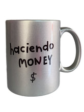 Cargar imagen en el visor de la galería, TAZA HACIENDO MONEY PLATA
