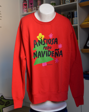 Cargar imagen en el visor de la galería, SUDADERA ANSIOSA PERO NAVIDEÑA
