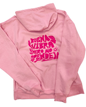 Cargar imagen en el visor de la galería, SUDADERA BUENA VIBRA PERO NO PENDEJA
