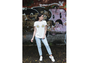 PLAYERA FLORECILLAS FELICES