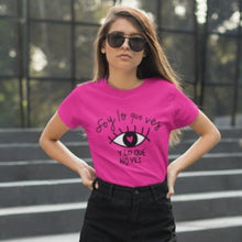 Cargar imagen en el visor de la galería, PLAYERA SOY LO QUE VES Y LO QUE NO
