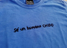 Cargar imagen en el visor de la galería, PLAYERA SÉ UN HUMANO CHIDO
